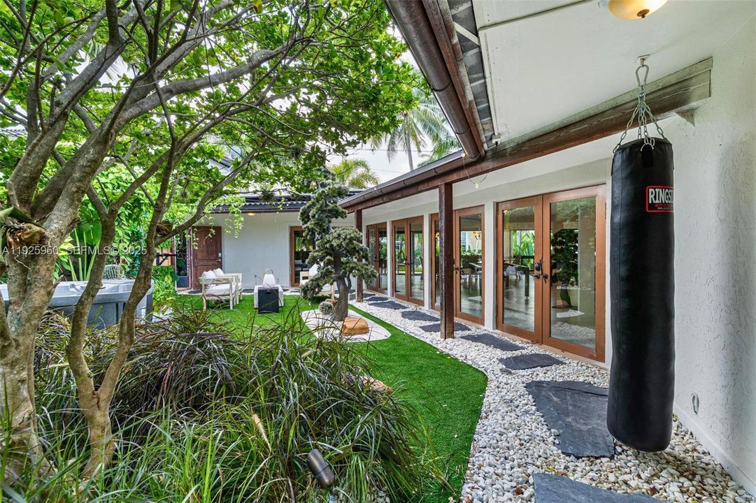 : $2,750,000 (5 beds, 4 baths, 3611 Square Feet)