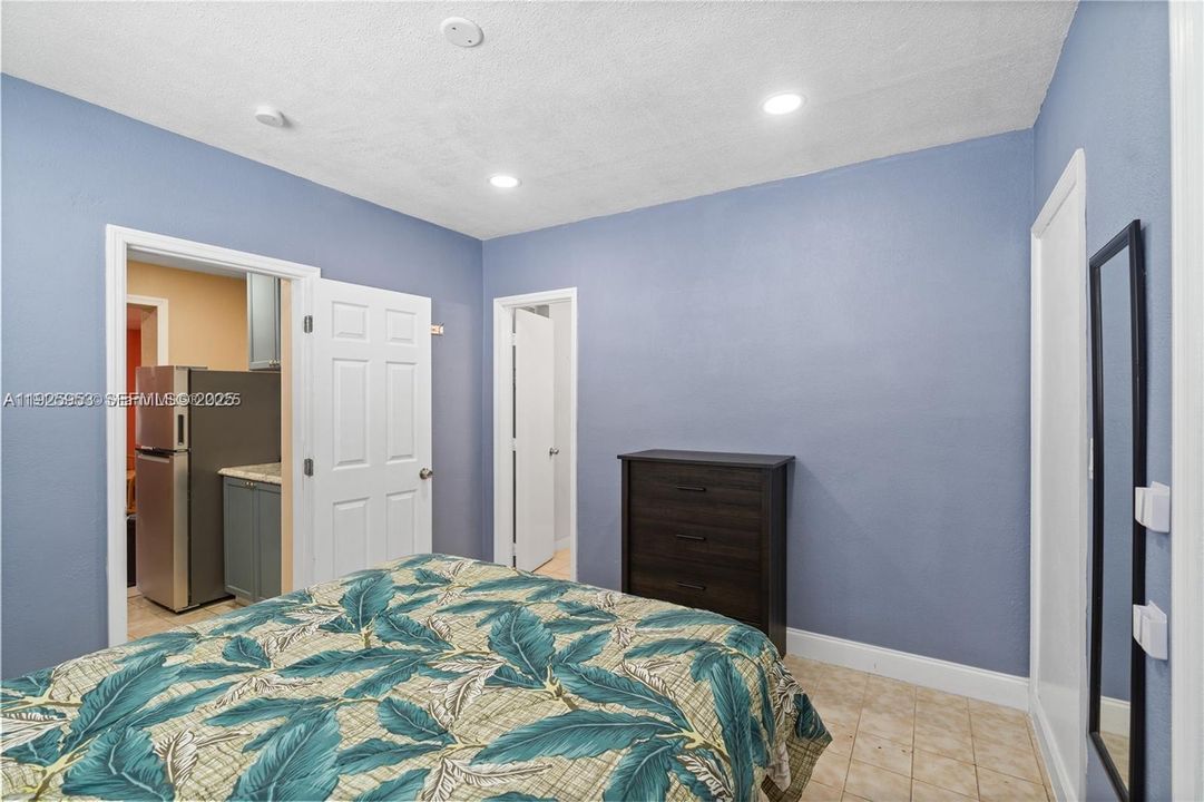 For Rent: $1,600 (1 beds, 1 baths, 1928 Square Feet)