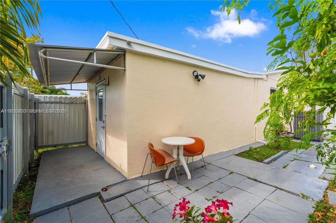 For Rent: $1,600 (1 beds, 1 baths, 1928 Square Feet)