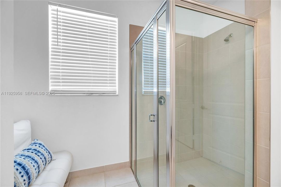 For Sale: $570,000 (2 beds, 2 baths, 1590 Square Feet)