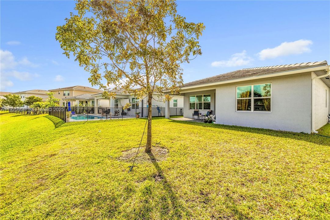 For Sale: $570,000 (2 beds, 2 baths, 1590 Square Feet)