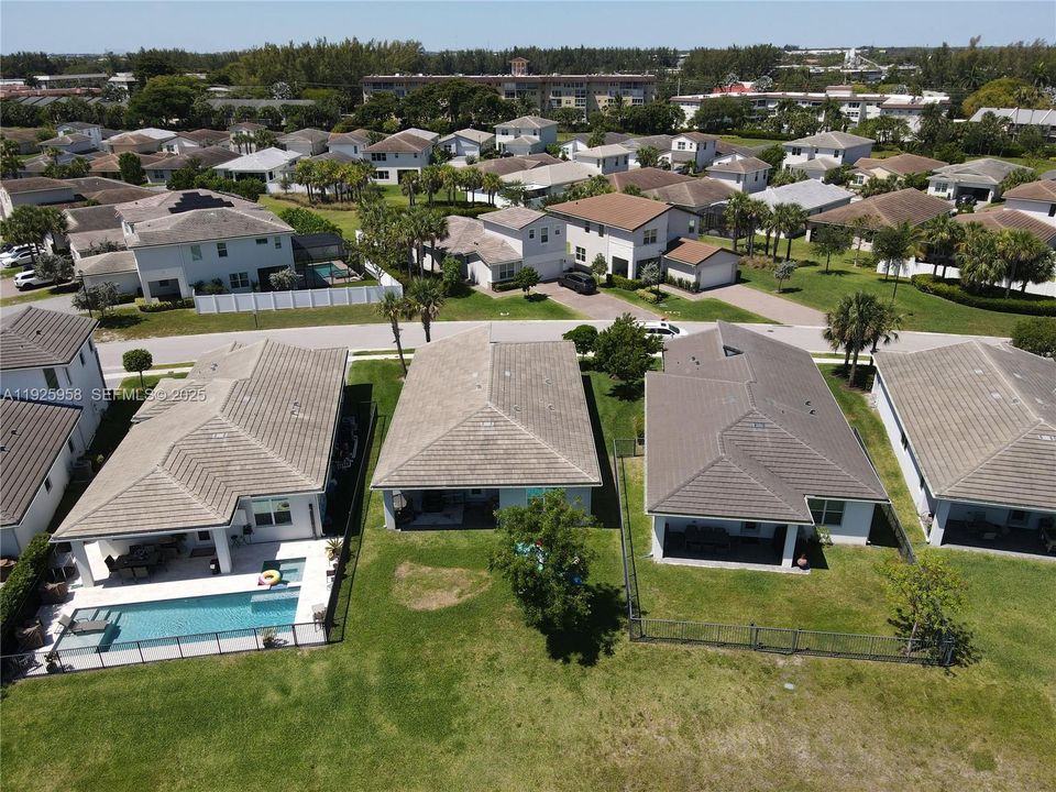 For Sale: $570,000 (2 beds, 2 baths, 1590 Square Feet)