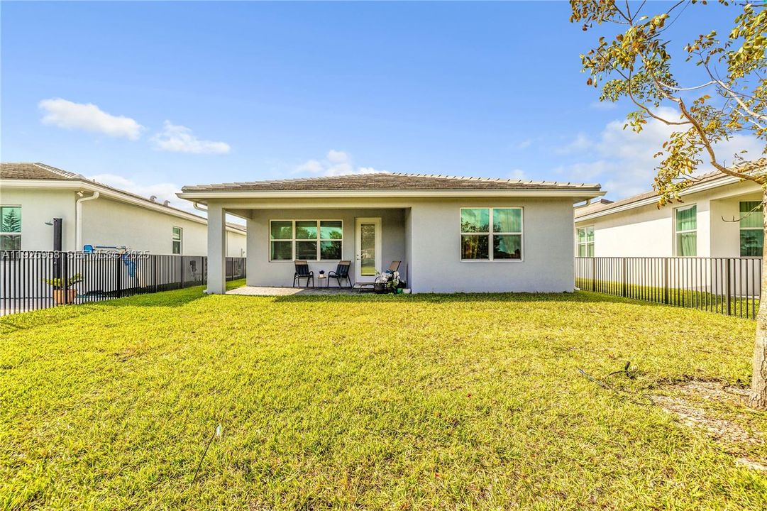 For Sale: $570,000 (2 beds, 2 baths, 1590 Square Feet)