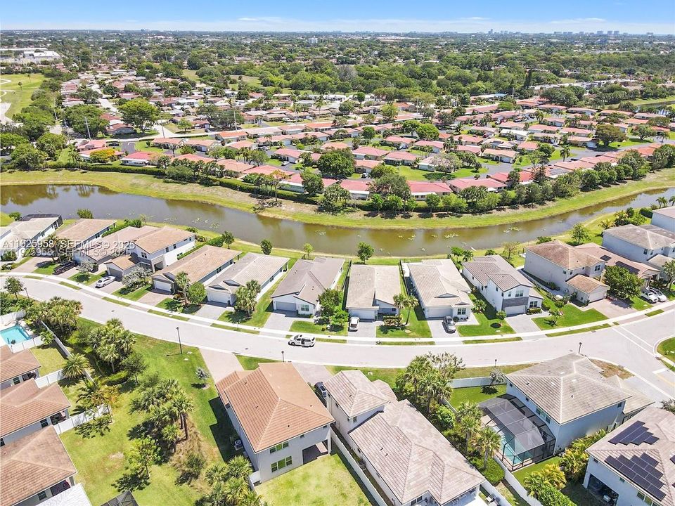 For Sale: $570,000 (2 beds, 2 baths, 1590 Square Feet)