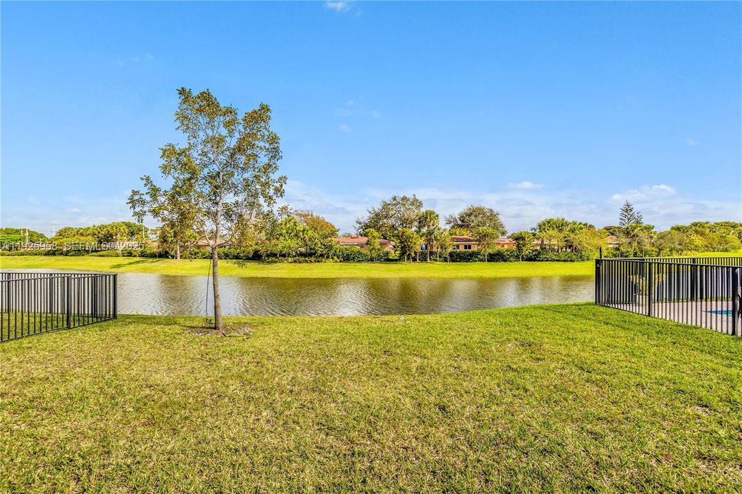 For Sale: $570,000 (2 beds, 2 baths, 1590 Square Feet)