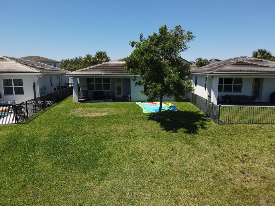 For Sale: $570,000 (2 beds, 2 baths, 1590 Square Feet)