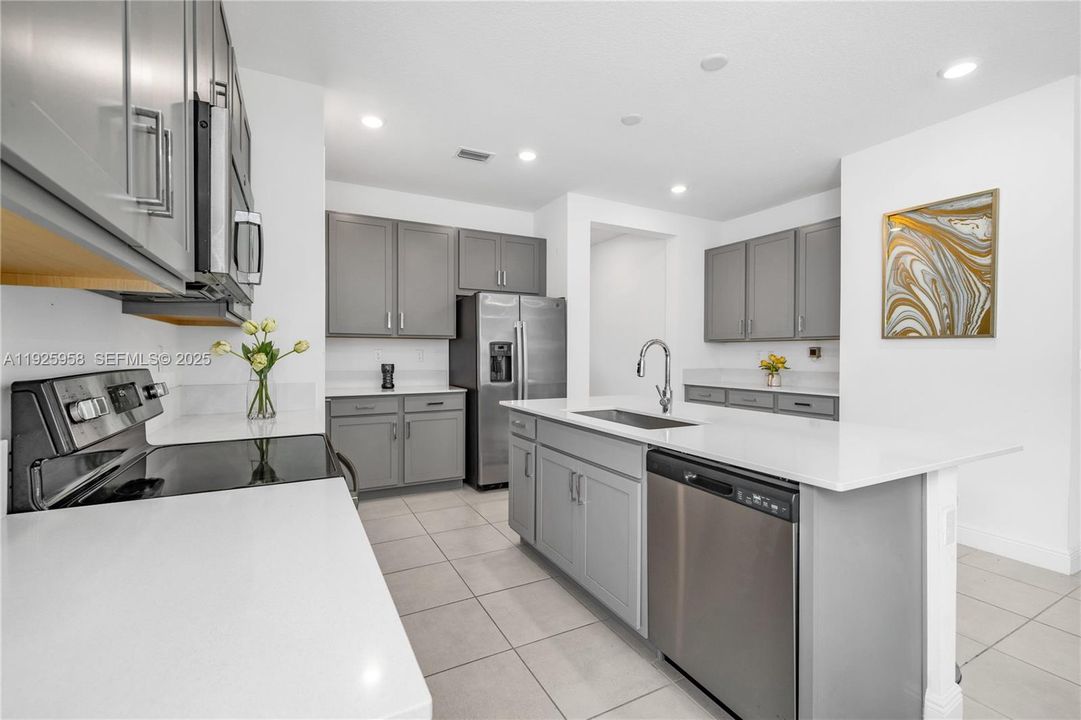 For Sale: $570,000 (2 beds, 2 baths, 1590 Square Feet)