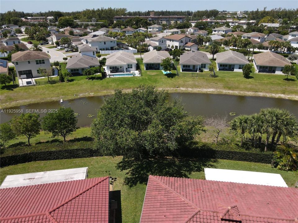 For Sale: $570,000 (2 beds, 2 baths, 1590 Square Feet)