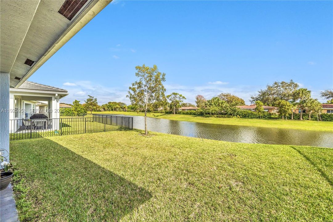 For Sale: $570,000 (2 beds, 2 baths, 1590 Square Feet)