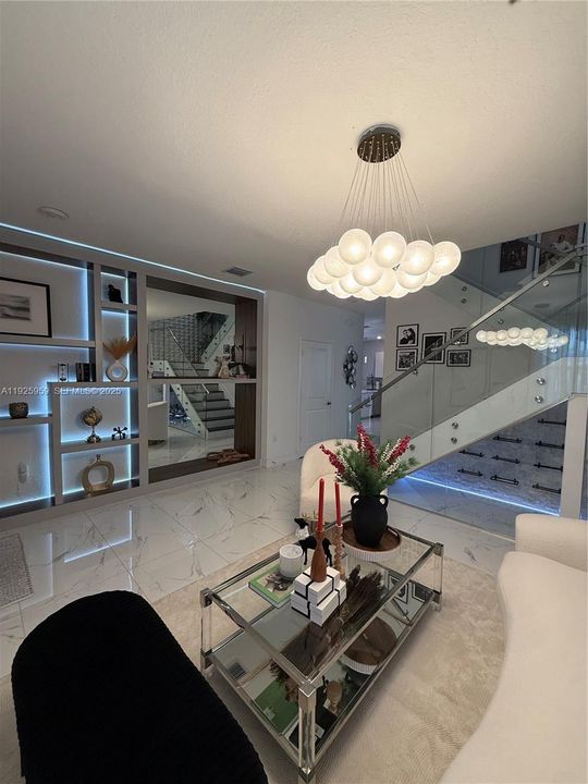 出租: $5,500 (4 贝兹, 2 浴室, 2560 平方英尺)