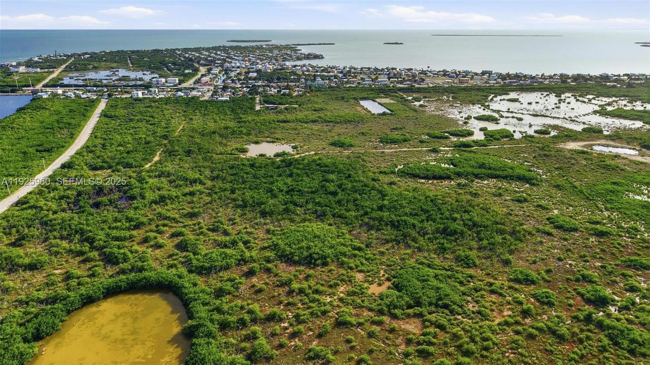 На продажу: $750,000 (9.26 acres)