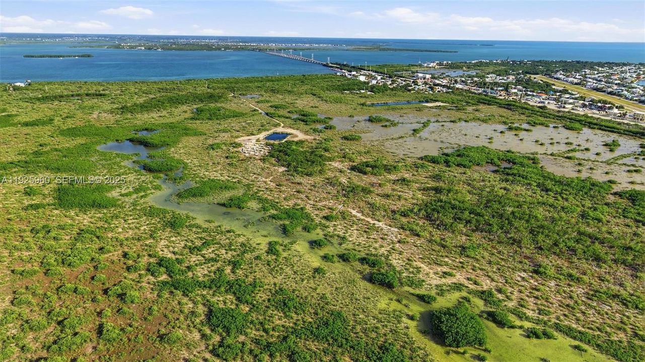На продажу: $750,000 (9.26 acres)