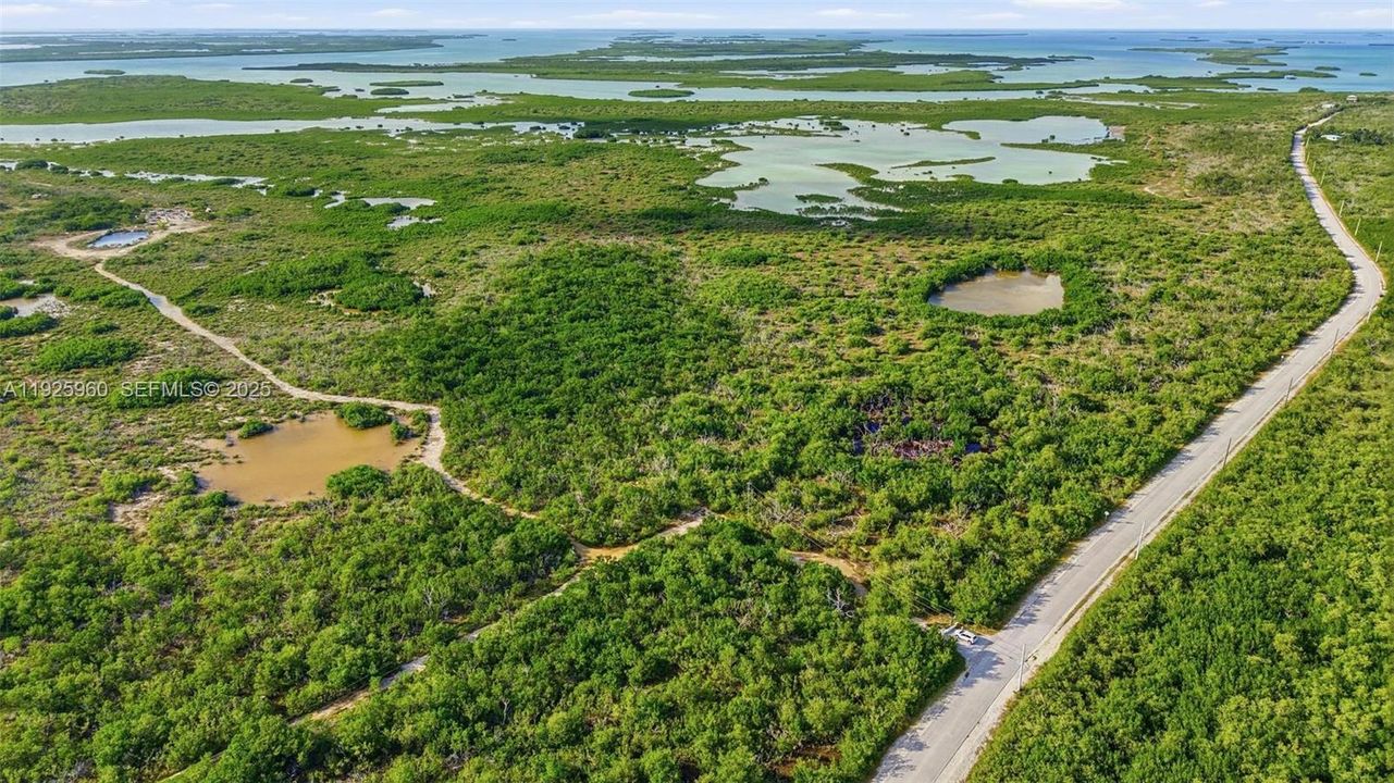 На продажу: $750,000 (9.26 acres)