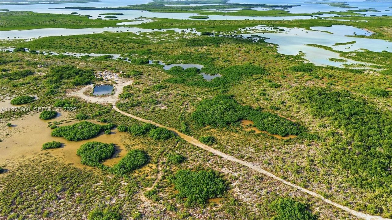 На продажу: $750,000 (9.26 acres)