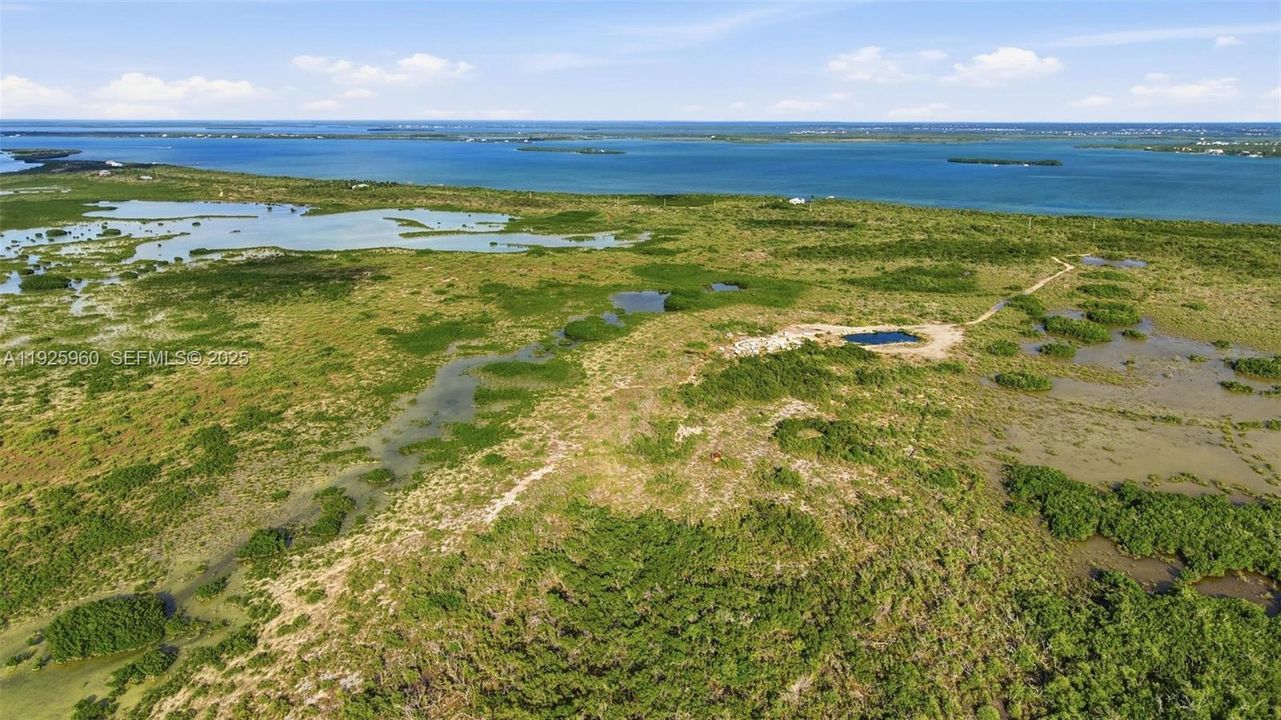 На продажу: $750,000 (9.26 acres)