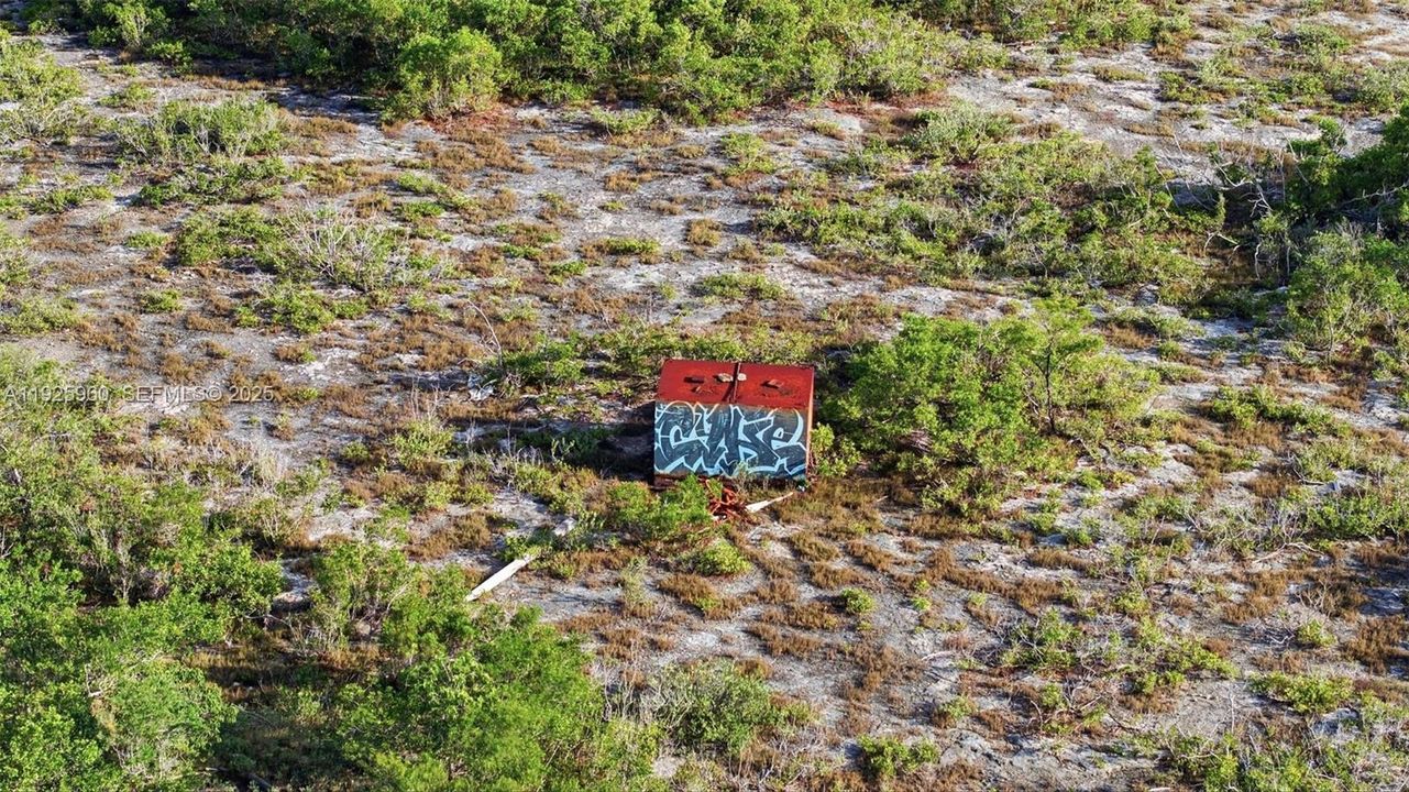 На продажу: $750,000 (9.26 acres)