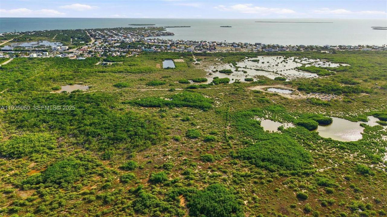 На продажу: $750,000 (9.26 acres)