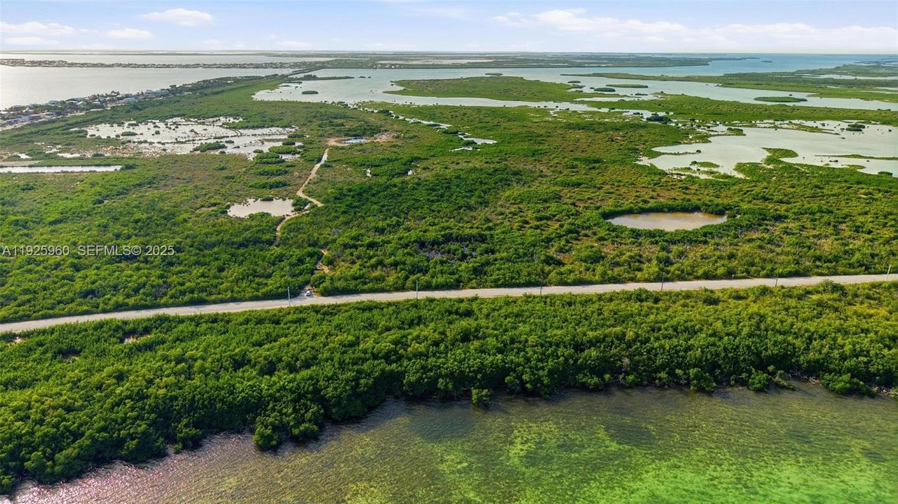 На продажу: $750,000 (9.26 acres)