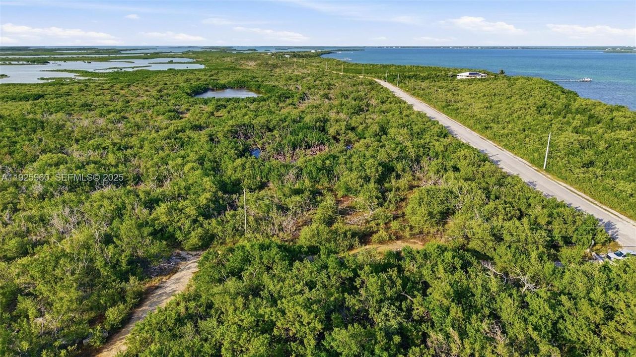 На продажу: $750,000 (9.26 acres)