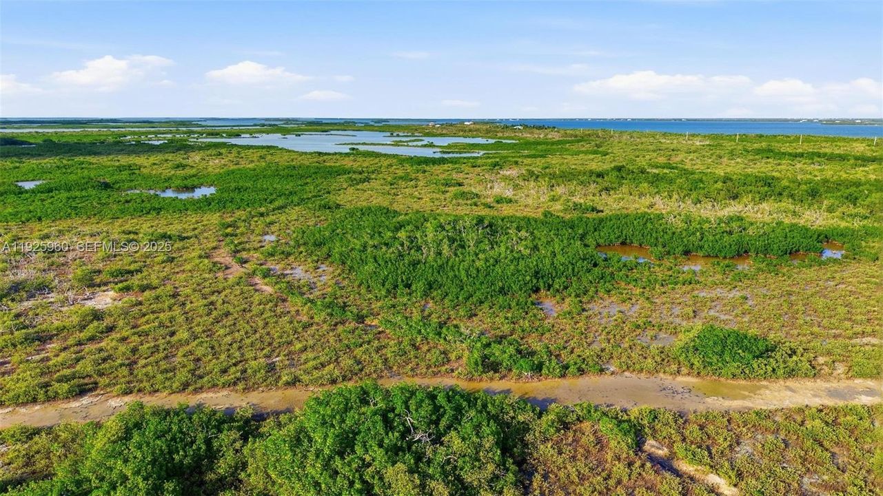 На продажу: $750,000 (9.26 acres)