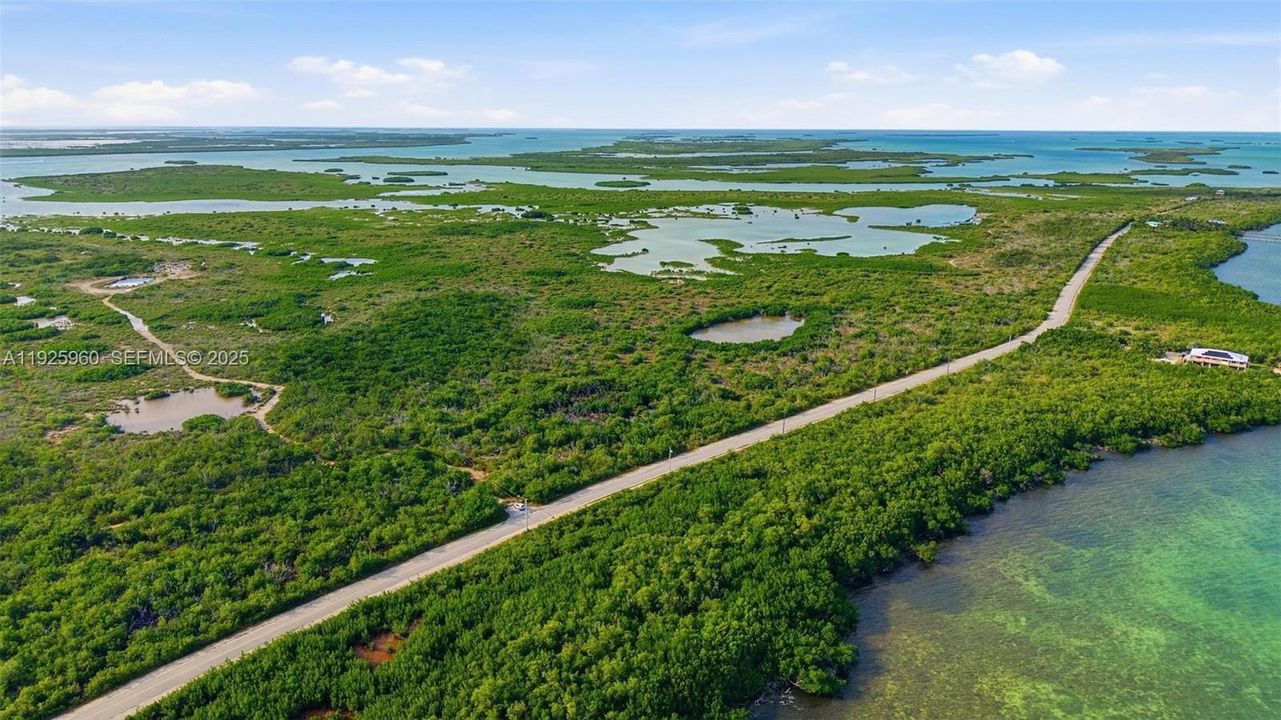 На продажу: $750,000 (9.26 acres)