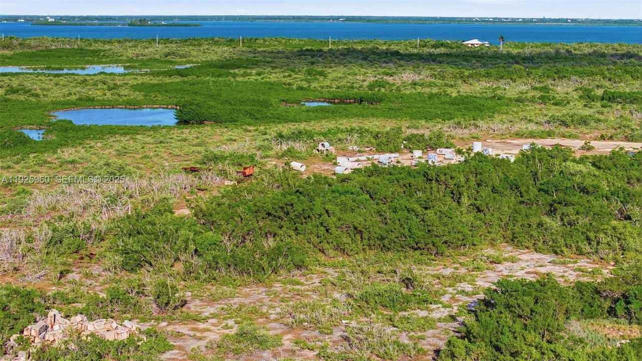 На продажу: $750,000 (9.26 acres)