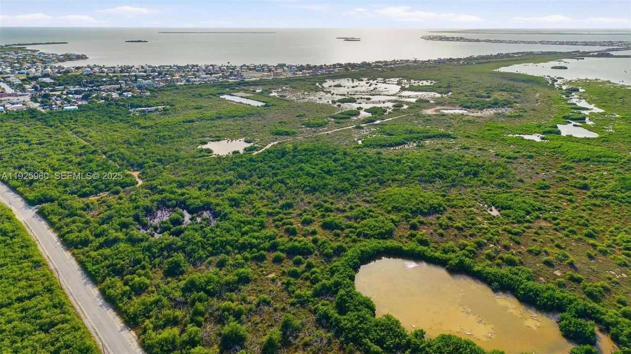 На продажу: $750,000 (9.26 acres)