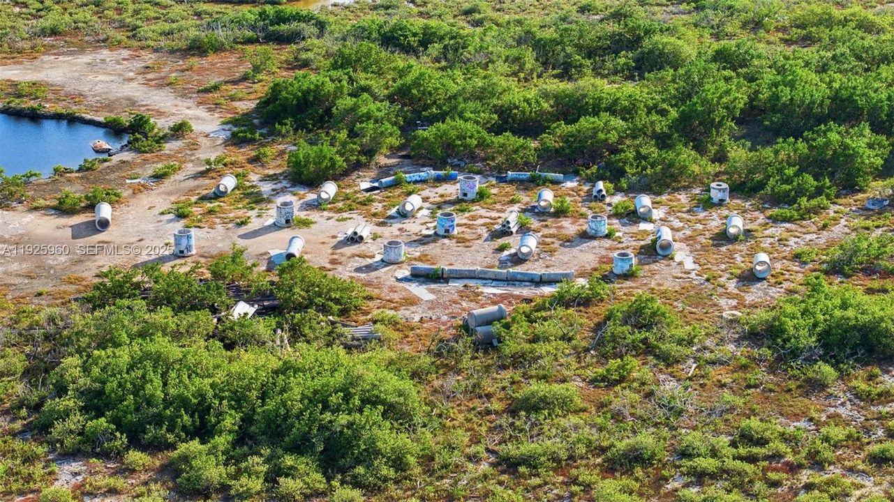 На продажу: $750,000 (9.26 acres)