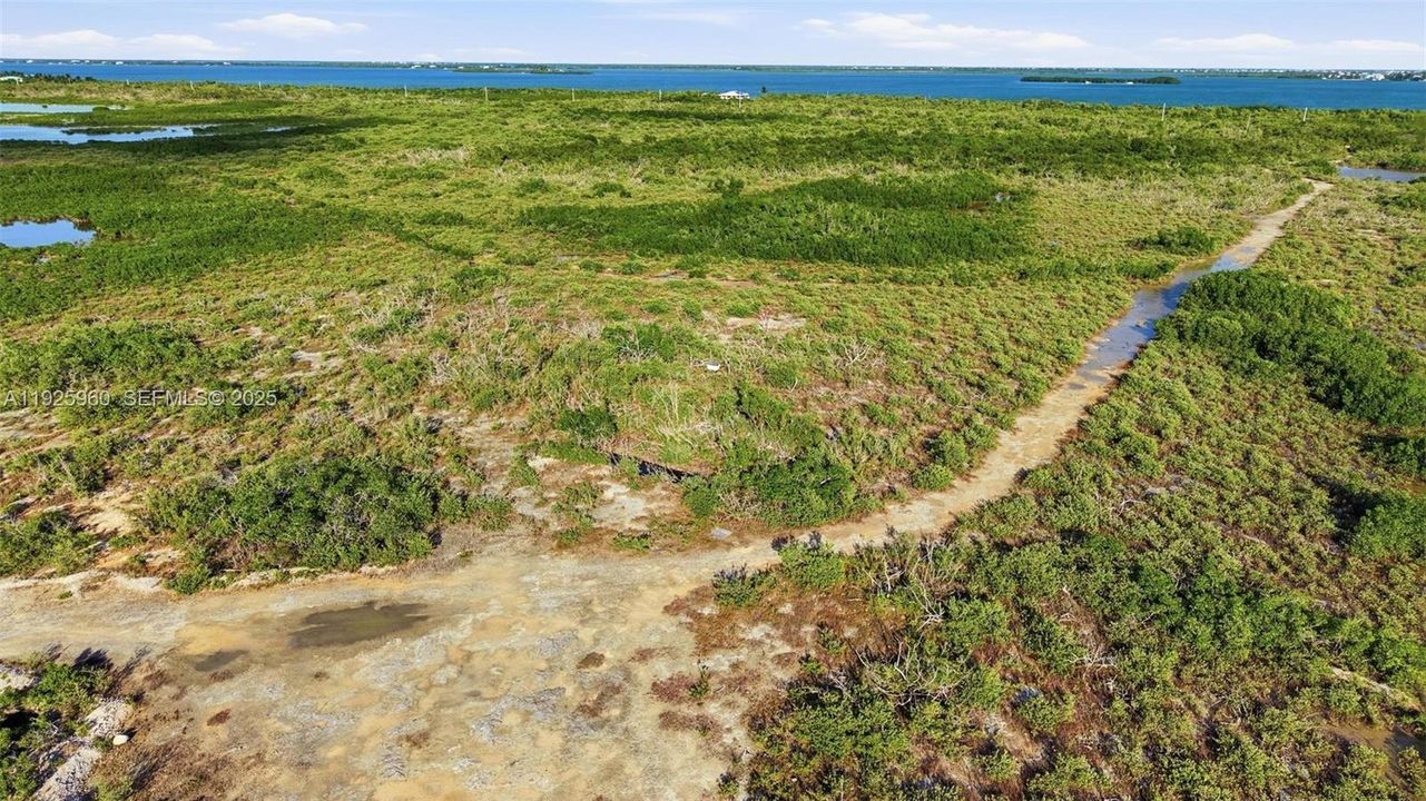 На продажу: $750,000 (9.26 acres)