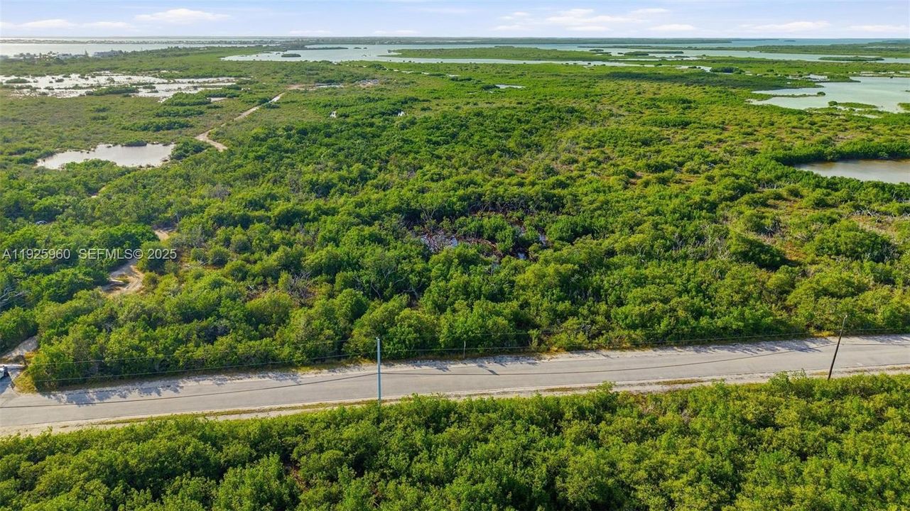 На продажу: $750,000 (9.26 acres)