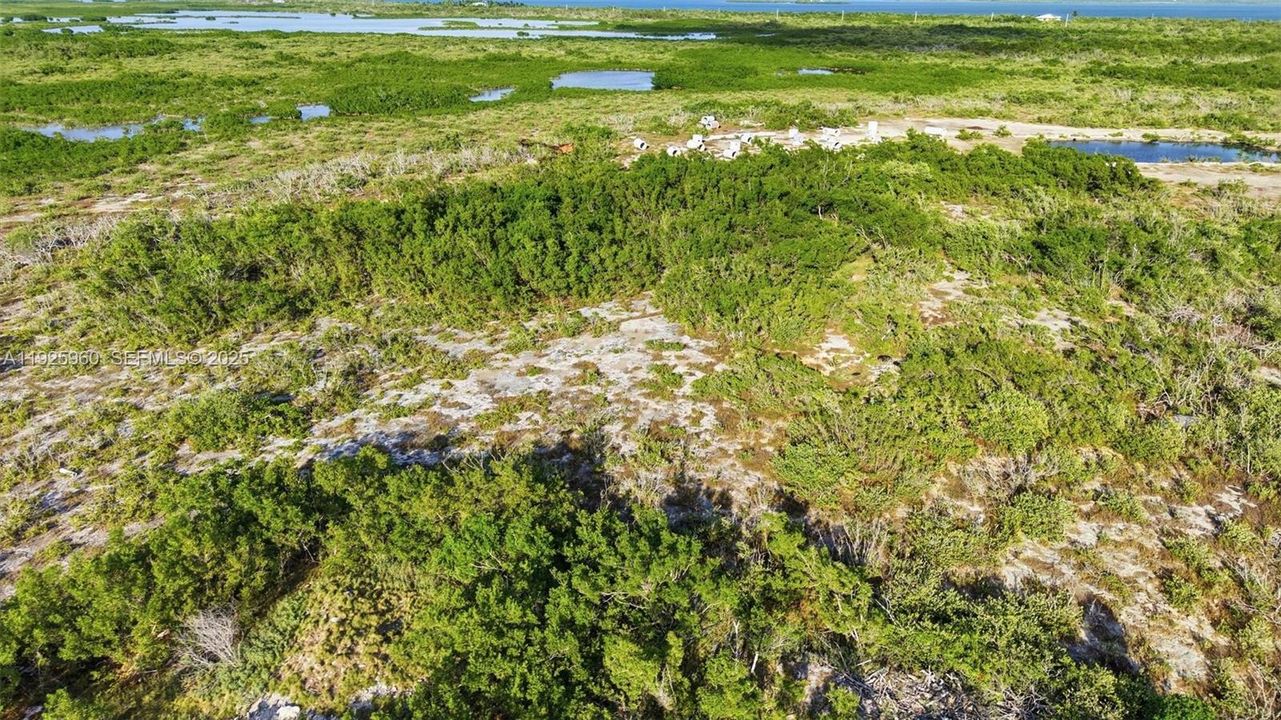 На продажу: $750,000 (9.26 acres)