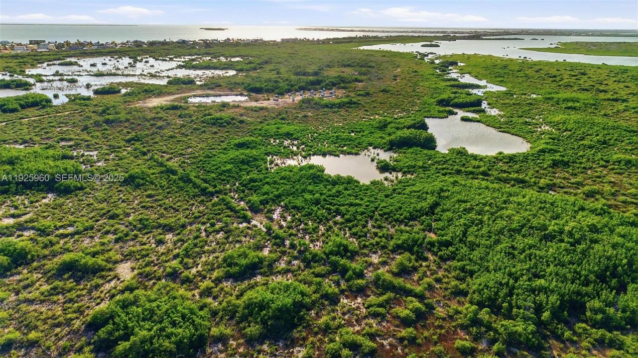 На продажу: $750,000 (9.26 acres)