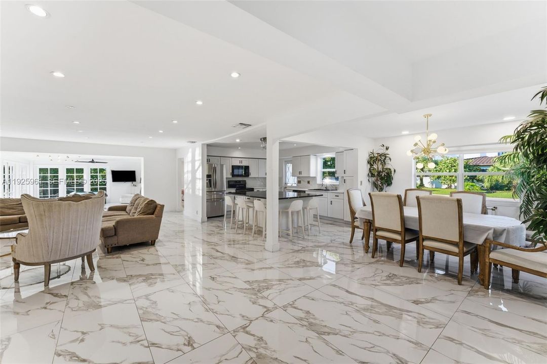 En Renta: $5,600 (4 camas, 3 baños, 2439 Pies cuadrados)