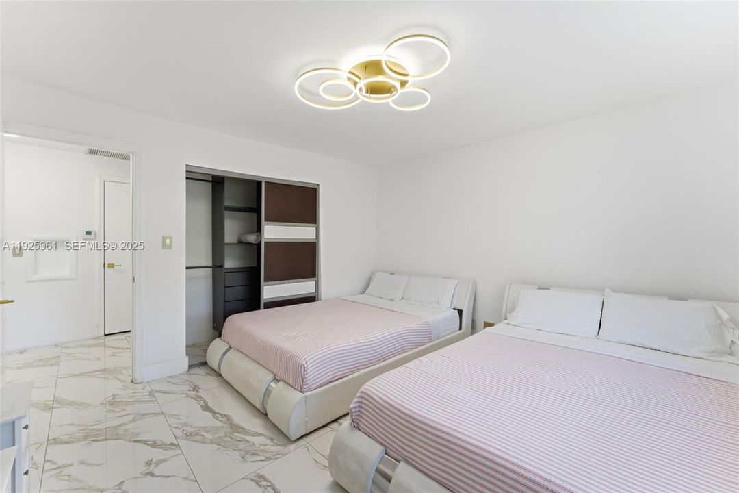 En Renta: $5,600 (4 camas, 3 baños, 2439 Pies cuadrados)