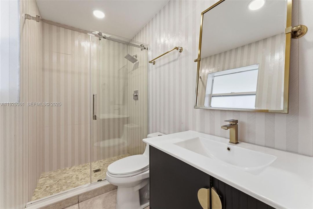 En Renta: $5,600 (4 camas, 3 baños, 2439 Pies cuadrados)