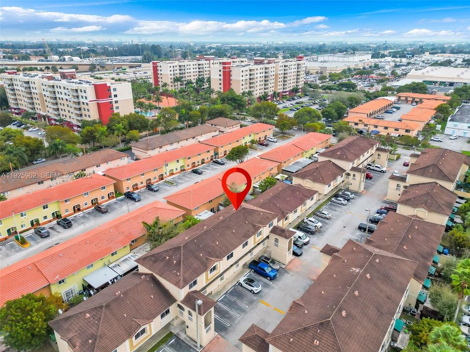 出租: $2,200 (2 贝兹, 2 浴室, 940 平方英尺)