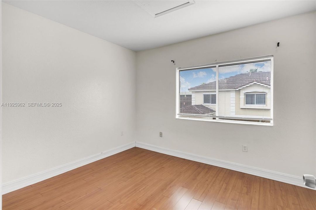 出租: $2,200 (2 贝兹, 2 浴室, 940 平方英尺)