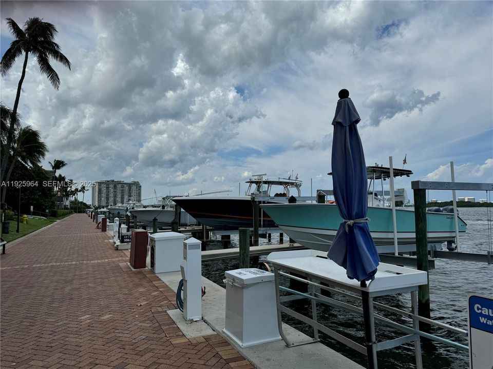 В аренду: $4,100 (2 спален, 2 ванн, 1520 Квадратных фут)