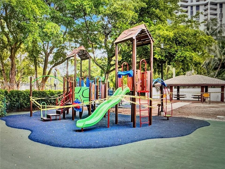 В аренду: $4,100 (2 спален, 2 ванн, 1520 Квадратных фут)