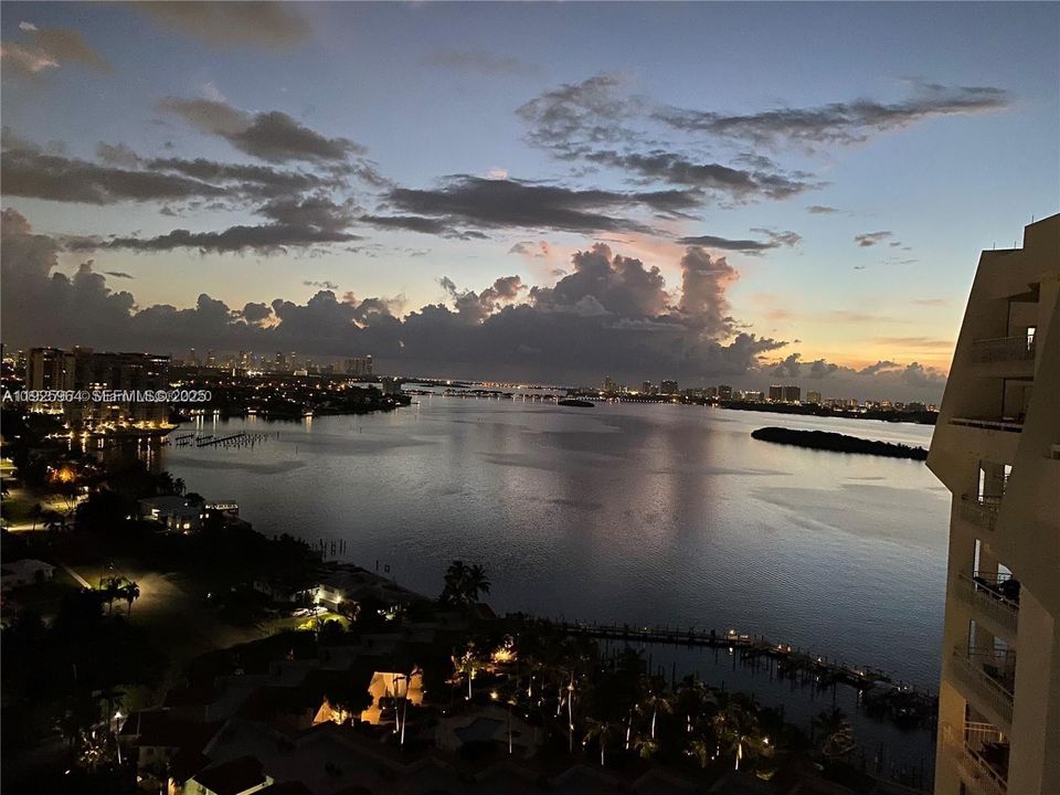 В аренду: $4,100 (2 спален, 2 ванн, 1520 Квадратных фут)