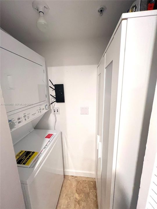 待售: $1,000,000 (2 贝兹, 2 浴室, 1078 平方英尺)