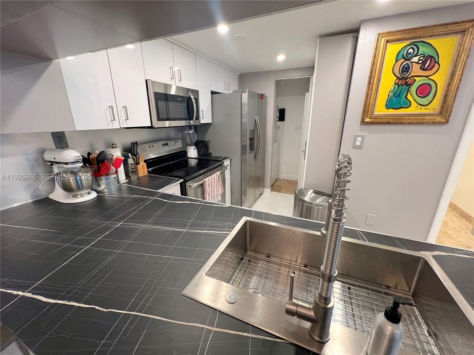 待售: $1,000,000 (2 贝兹, 2 浴室, 1078 平方英尺)