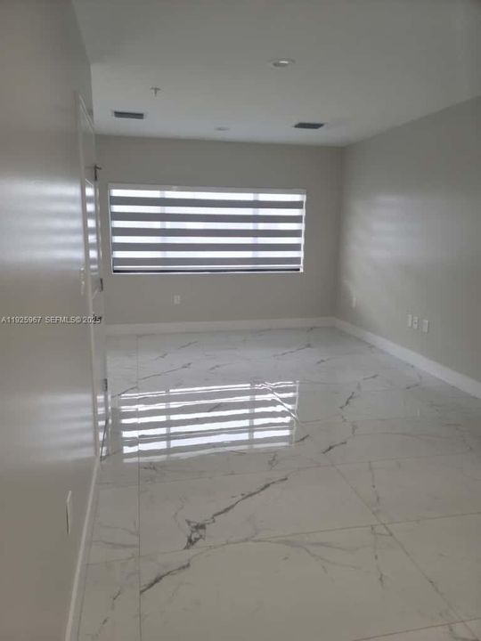 For Rent: $2,600 (2 beds, 2 baths, 1800 Square Feet)