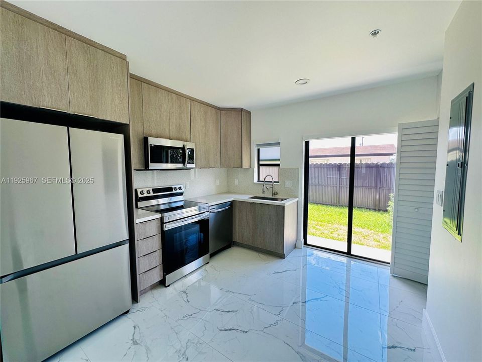 For Rent: $2,600 (2 beds, 2 baths, 1800 Square Feet)