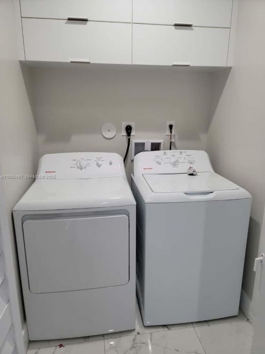 For Rent: $2,600 (2 beds, 2 baths, 1800 Square Feet)