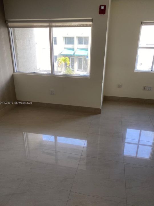 В аренду: $3,450 (0 спален, 0 ванн, 0 Квадратных фут)