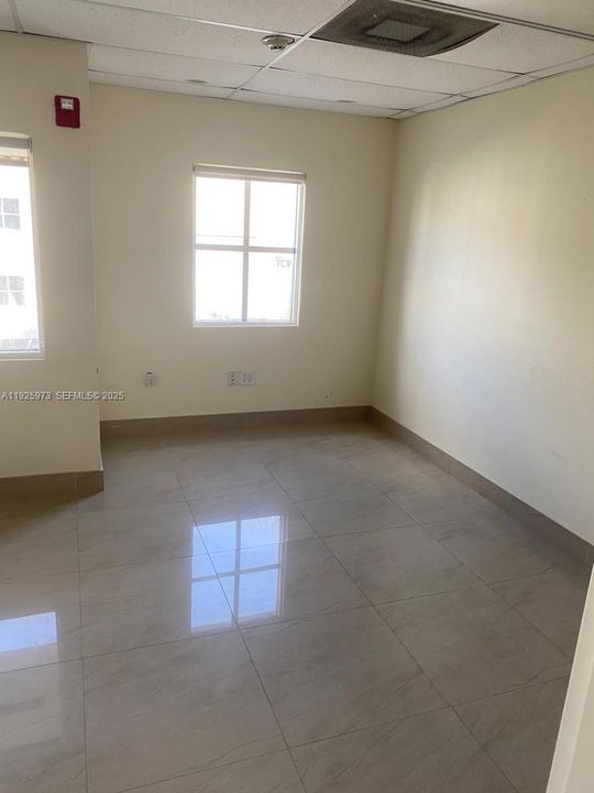 В аренду: $3,450 (0 спален, 0 ванн, 0 Квадратных фут)