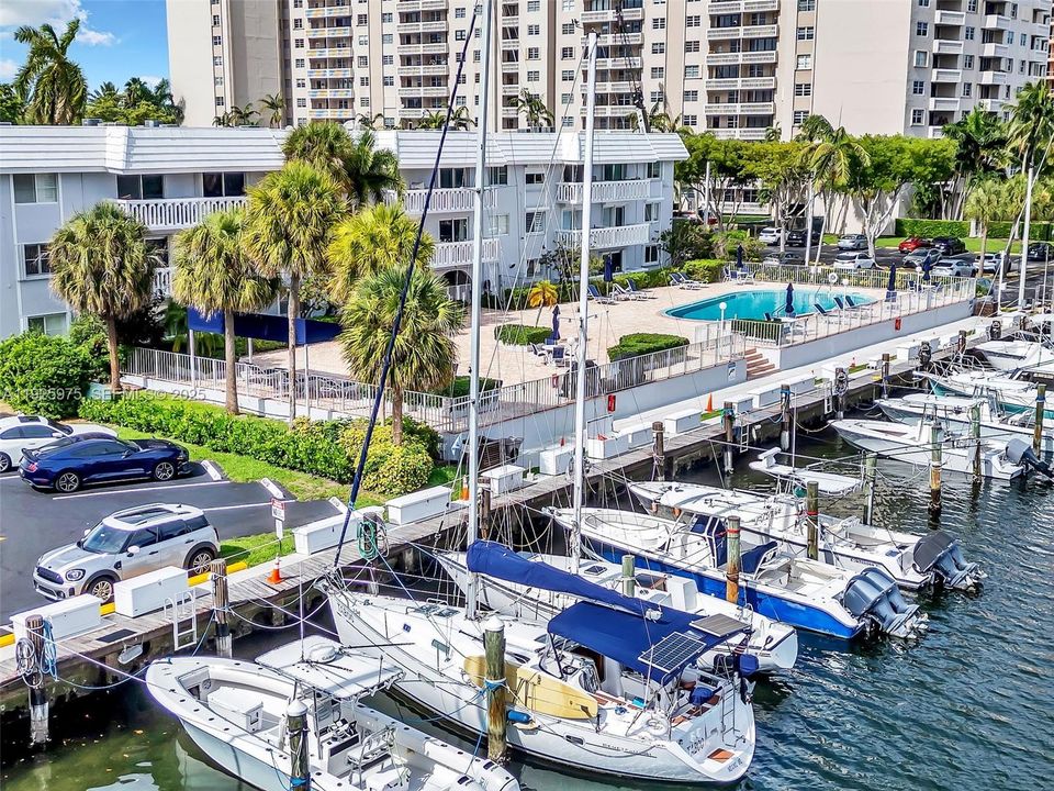 En Venta: $389,900 (1 camas, 1 baños, 808 Pies cuadrados)