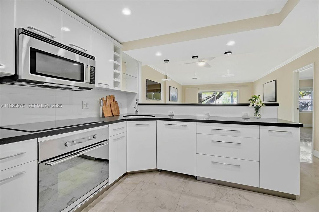 En Venta: $389,900 (1 camas, 1 baños, 808 Pies cuadrados)