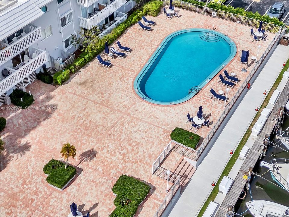 En Venta: $389,900 (1 camas, 1 baños, 808 Pies cuadrados)